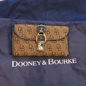 Dooney & Bourke Checkbook Wallet